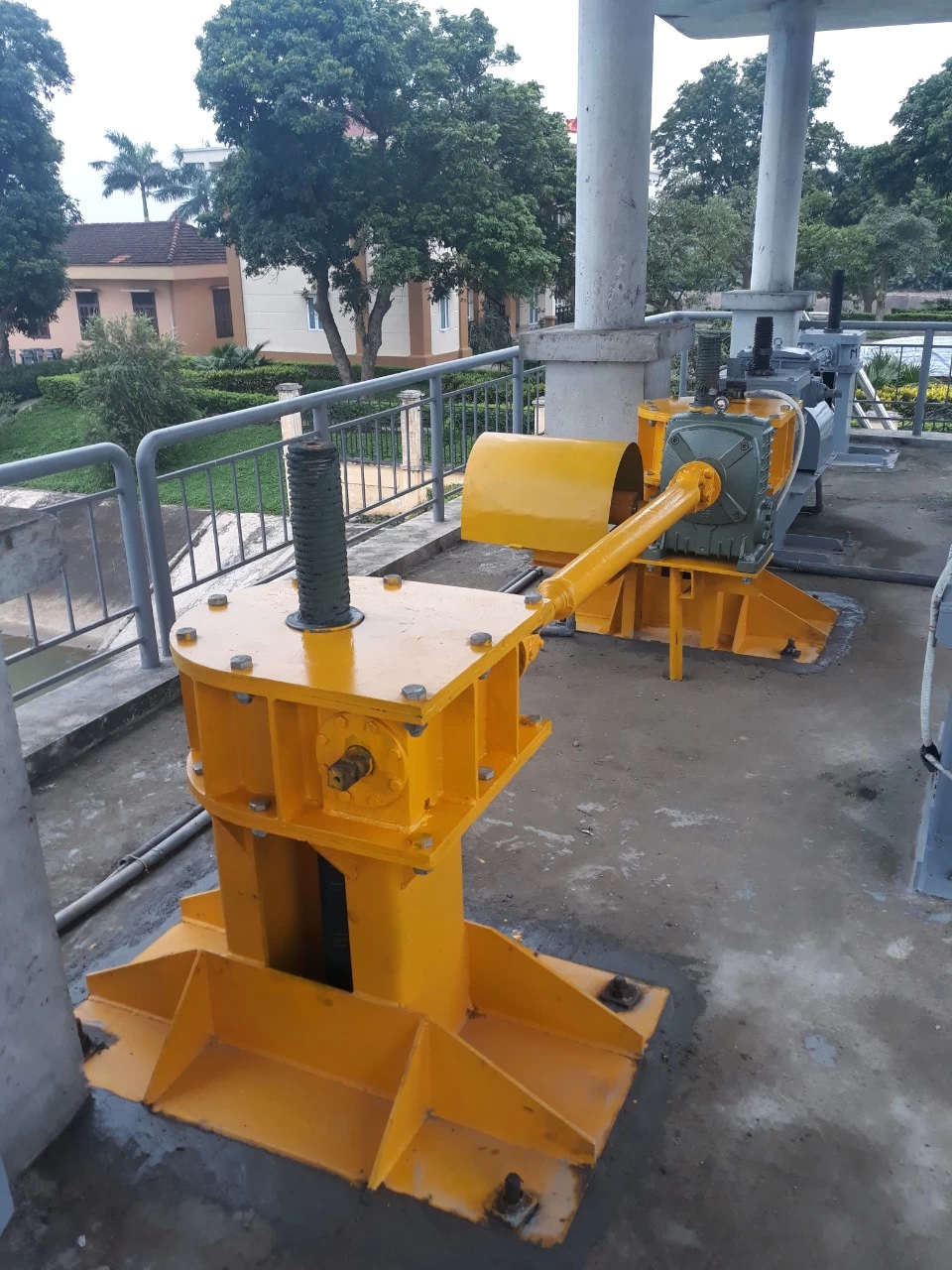 Máy đóng mở